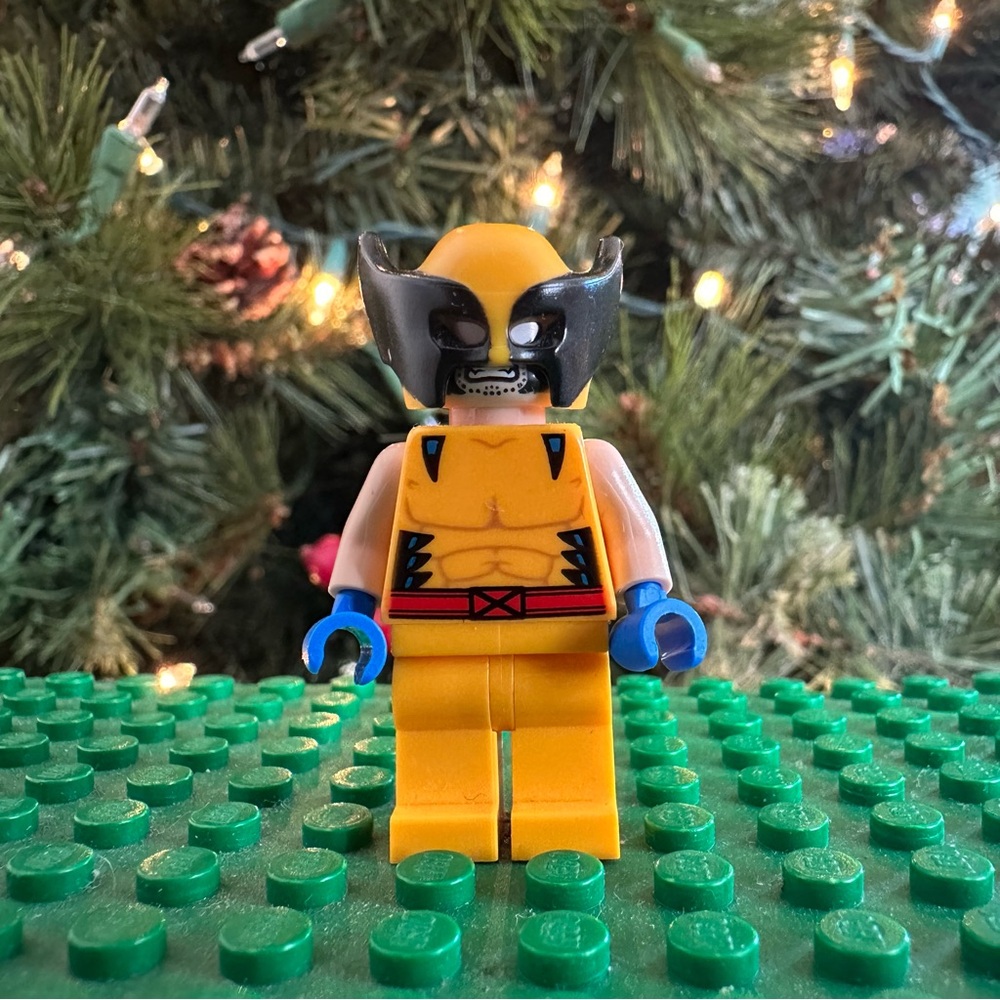 Lego Wolverine Minifigure from Retired set 76202